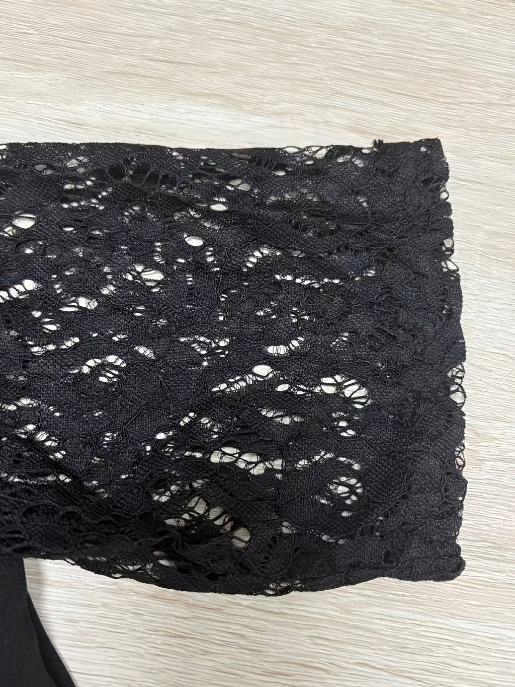 Robe cocktail grande taille — Manches dentelle et jupe évasée