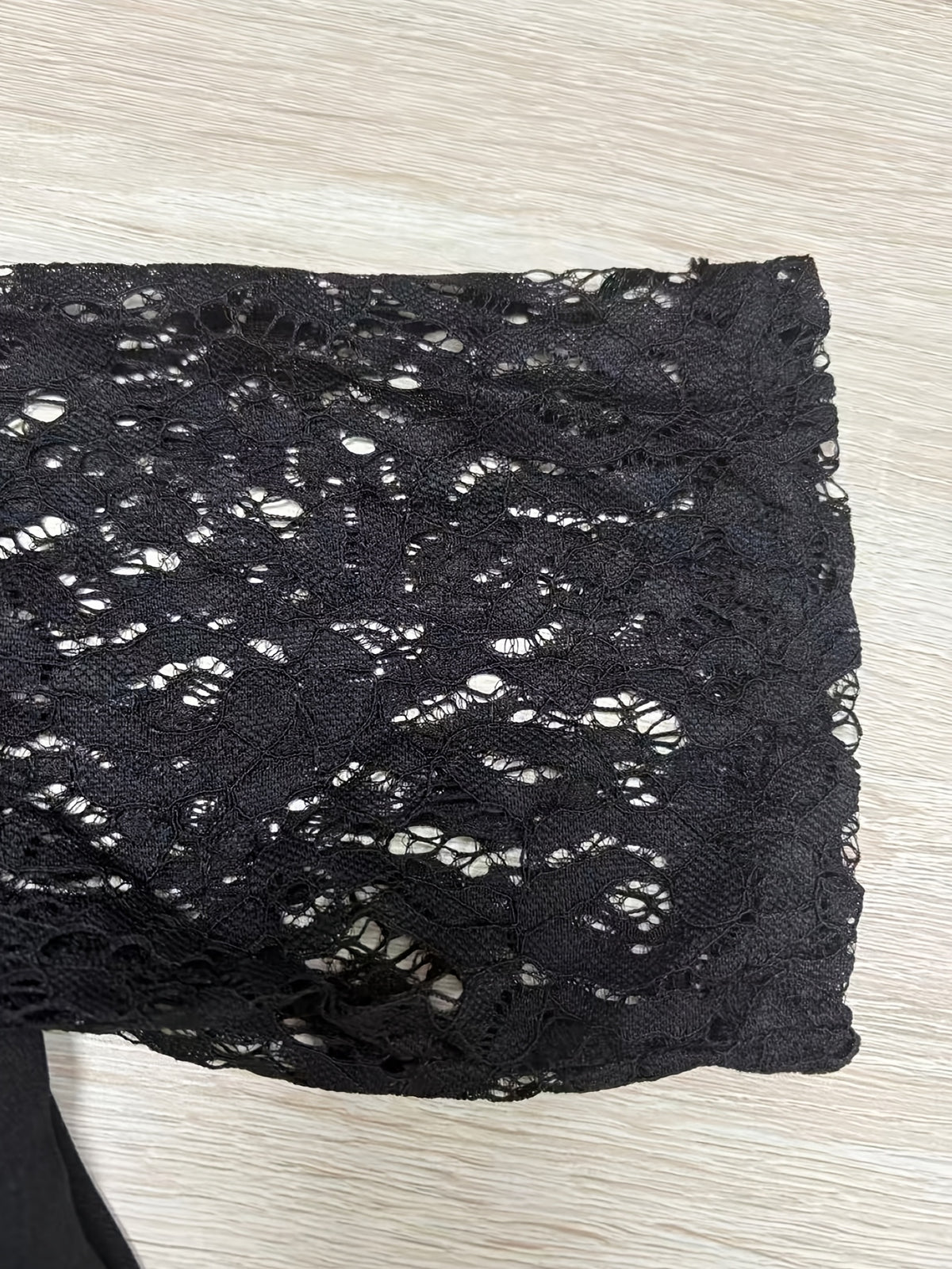 Robe cocktail grande taille — Manches dentelle et jupe évasée