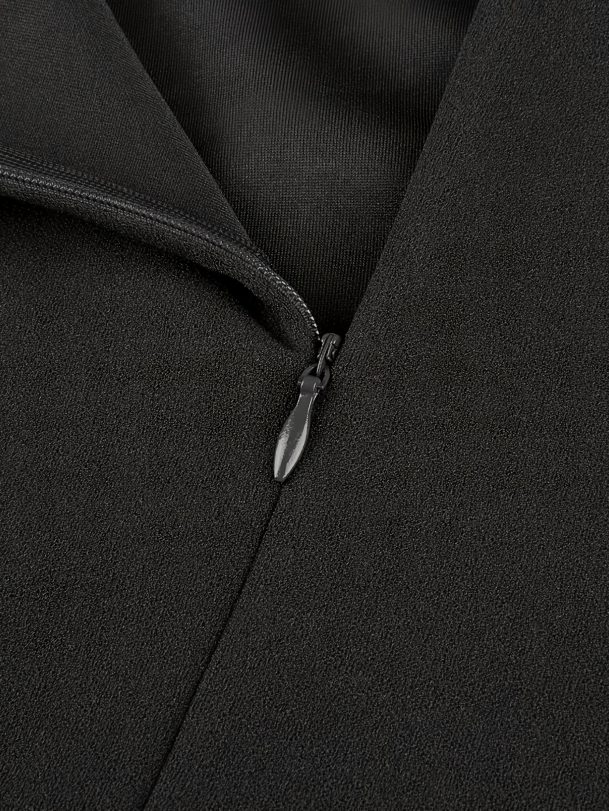 Robe cocktail grande taille — Manches dentelle et jupe évasée