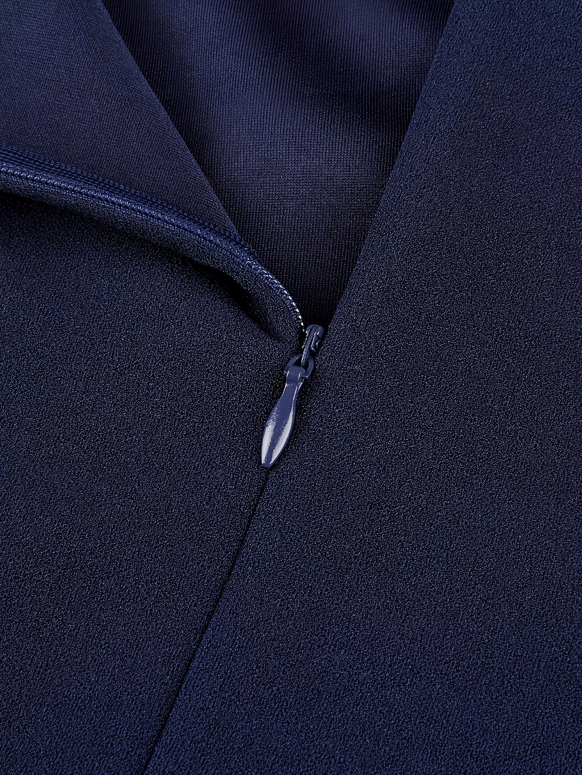 Robe cocktail grande taille — Manches dentelle et jupe évasée