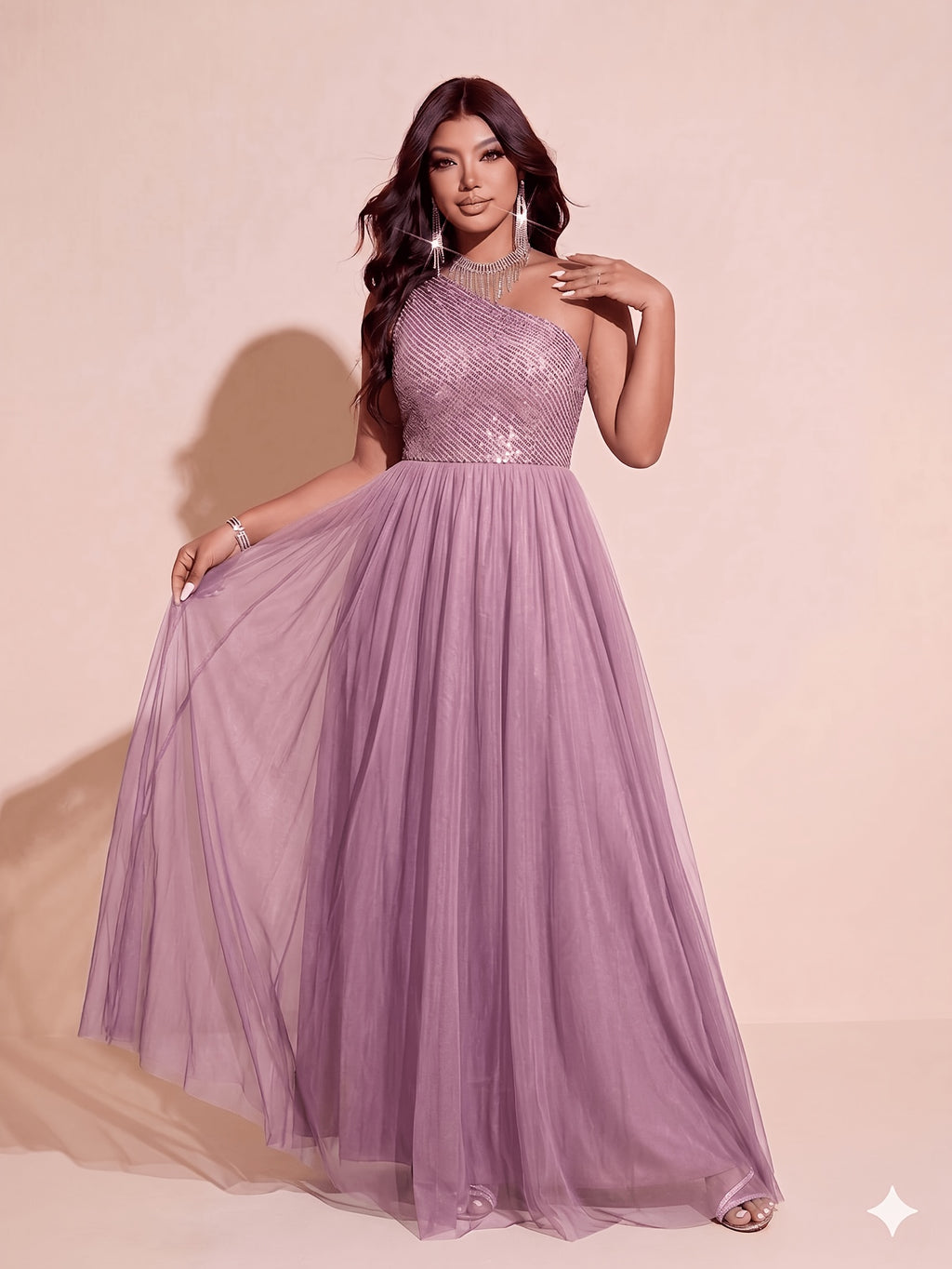 Robe de cocktail grande taille — Épaule unique et sequins
