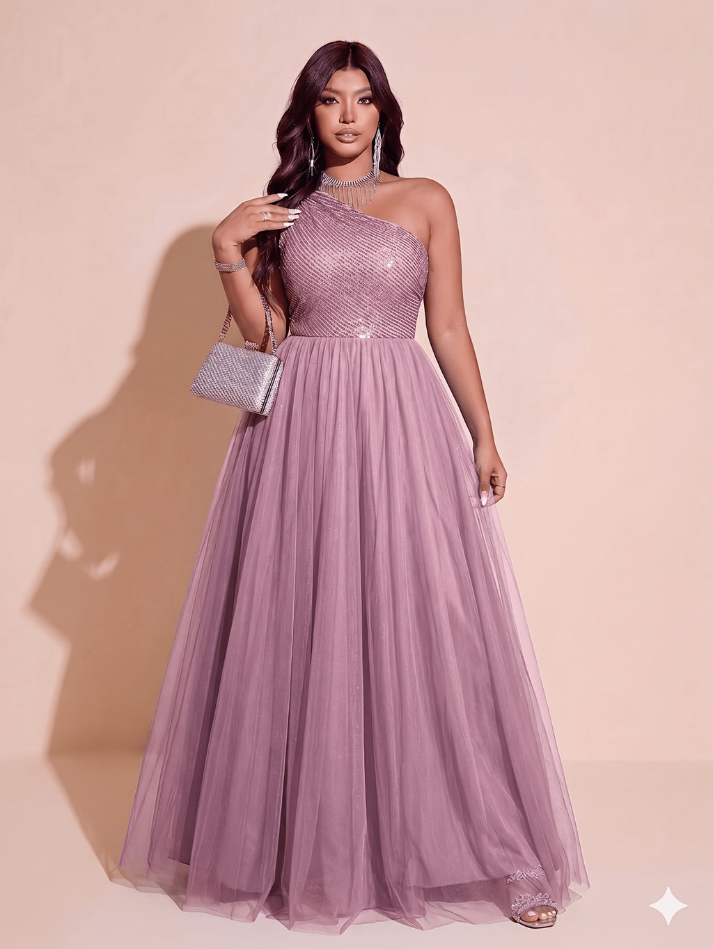 Robe de cocktail grande taille — Épaule unique et sequins