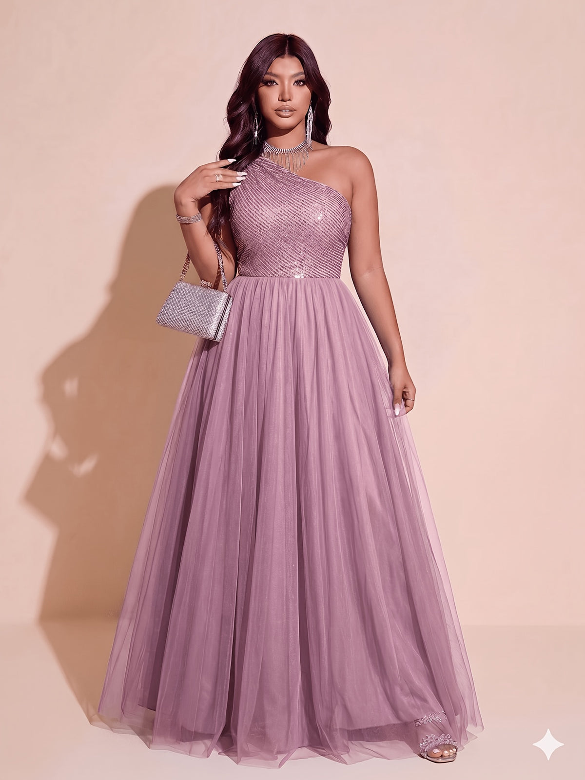 Robe de cocktail grande taille — Épaule unique et sequins