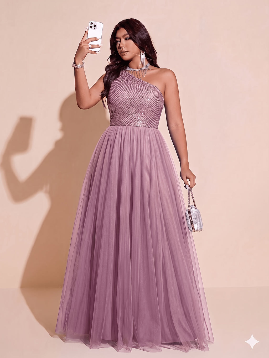Robe de cocktail grande taille — Épaule unique et sequins