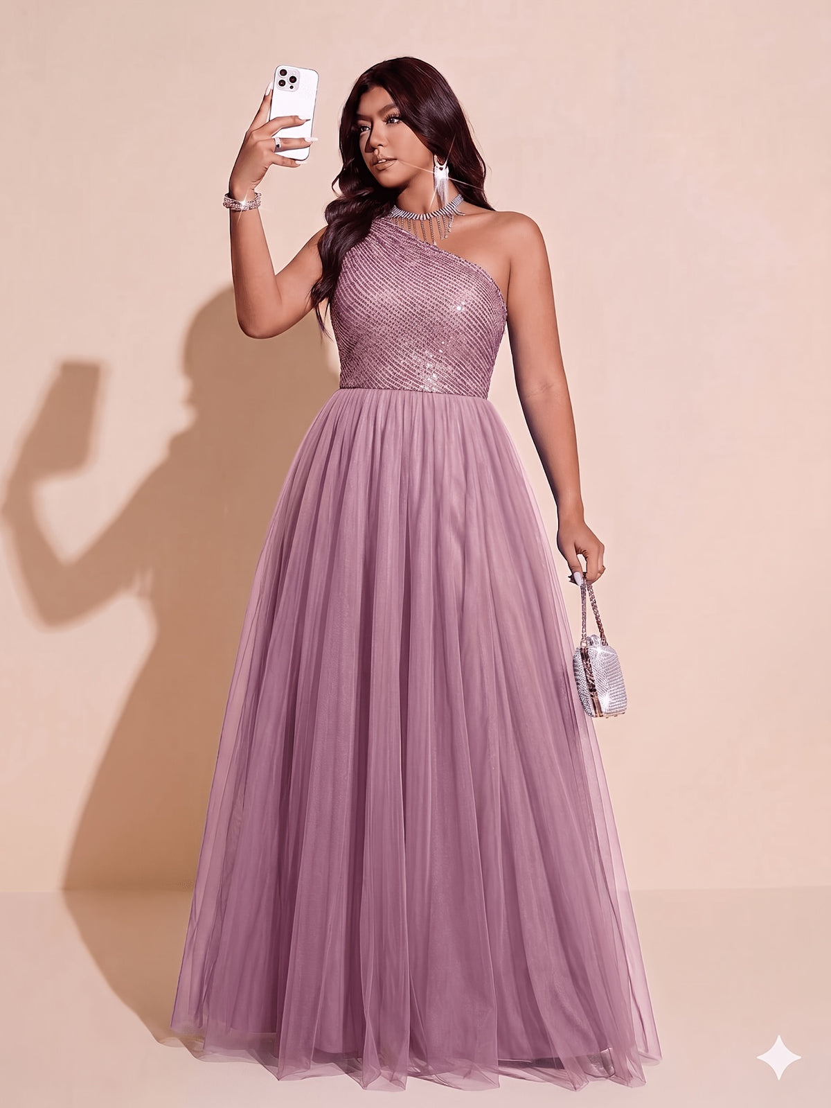 Robe de cocktail grande taille — Épaule unique et sequins