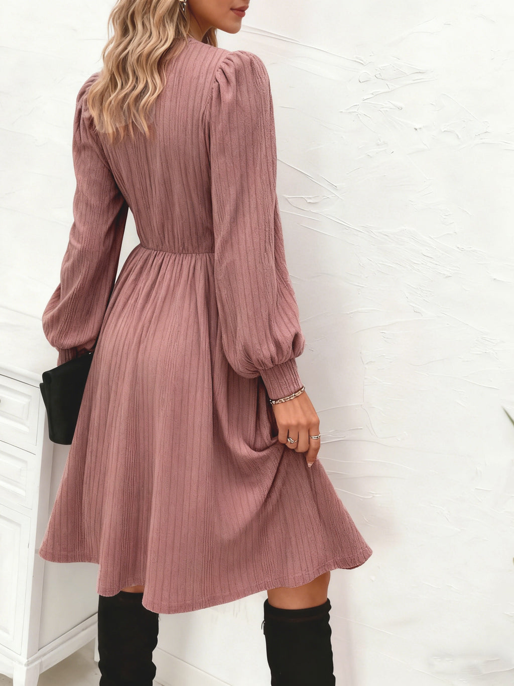 Robe grande taille rose poussiéreux — Col V et manches lanternes