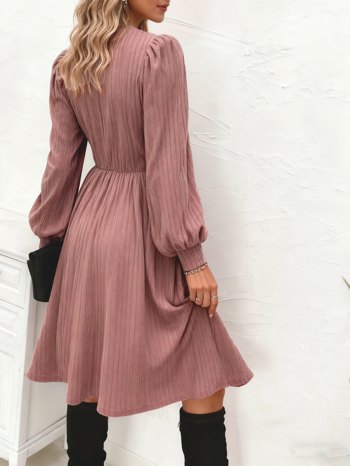 Robe grande taille rose poussiéreux — Col V et manches lanternes