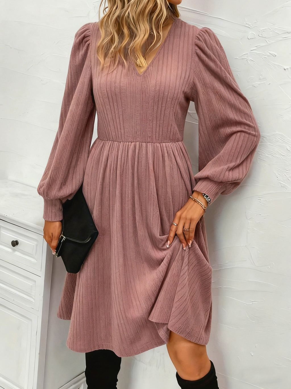 Robe grande taille rose poussiéreux — Col V et manches lanternes