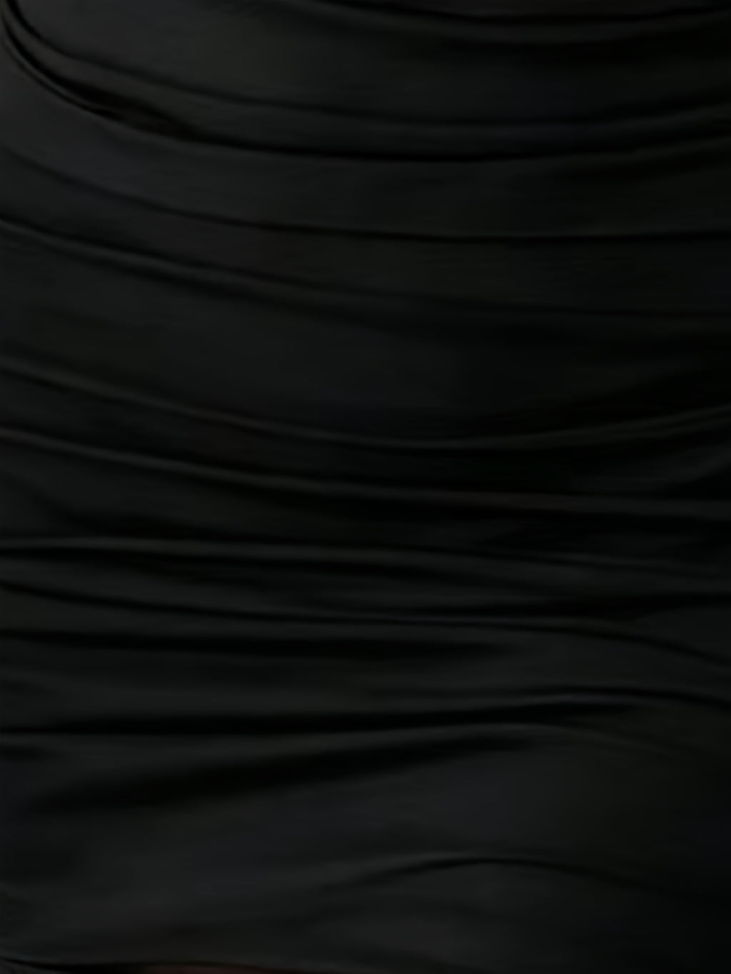 Robe courte grande taille — Épaules dénudées et voile noir