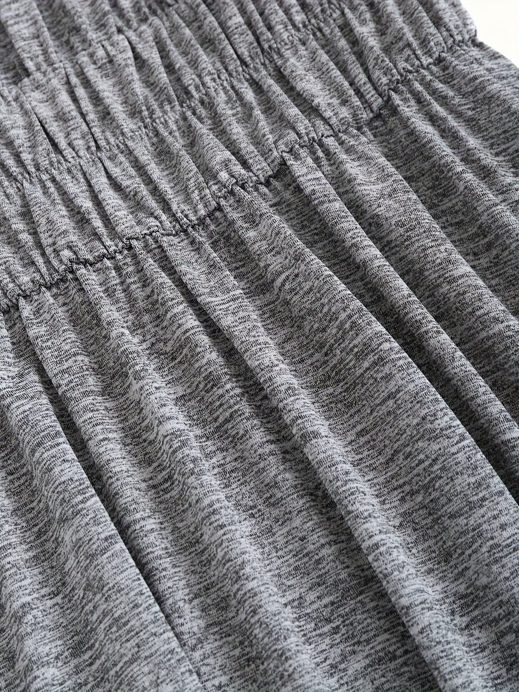 Robe courte grande taille — Maille chinée et taille smockée
