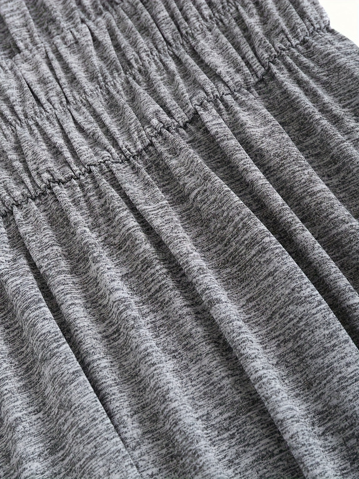 Robe courte grande taille — Maille chinée et taille smockée