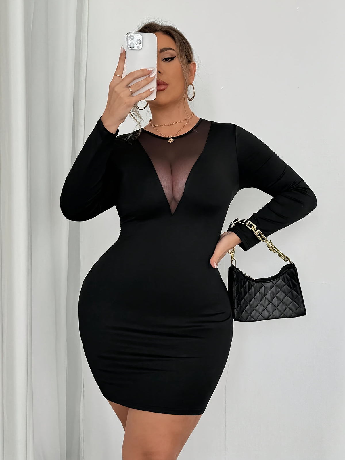 Robe courte grande taille — Moulante noire à insert mesh
