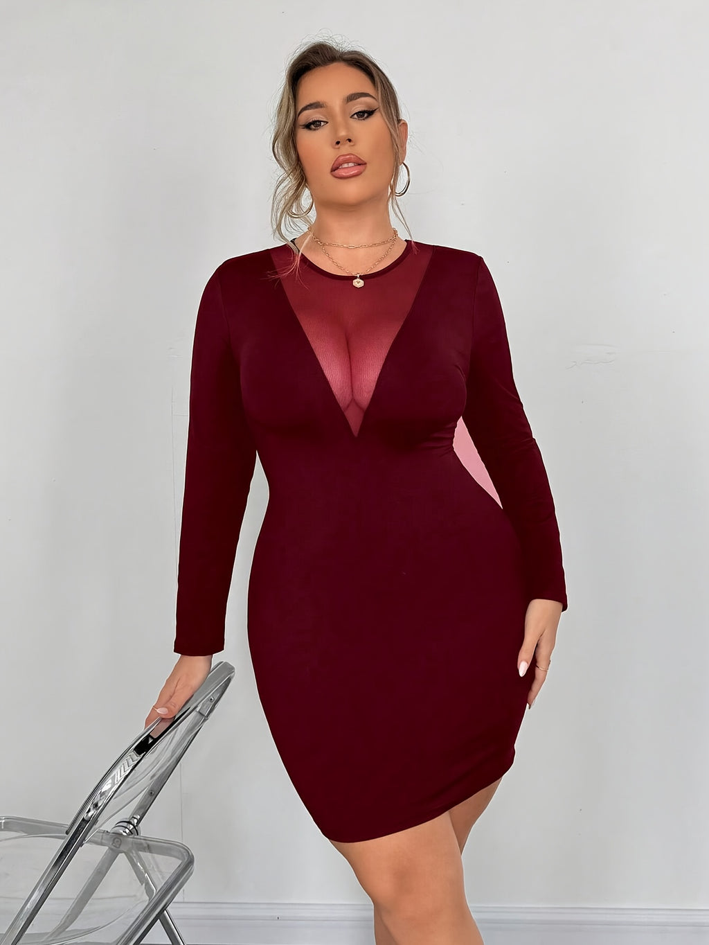 Robe courte grande taille — Moulante noire à insert mesh