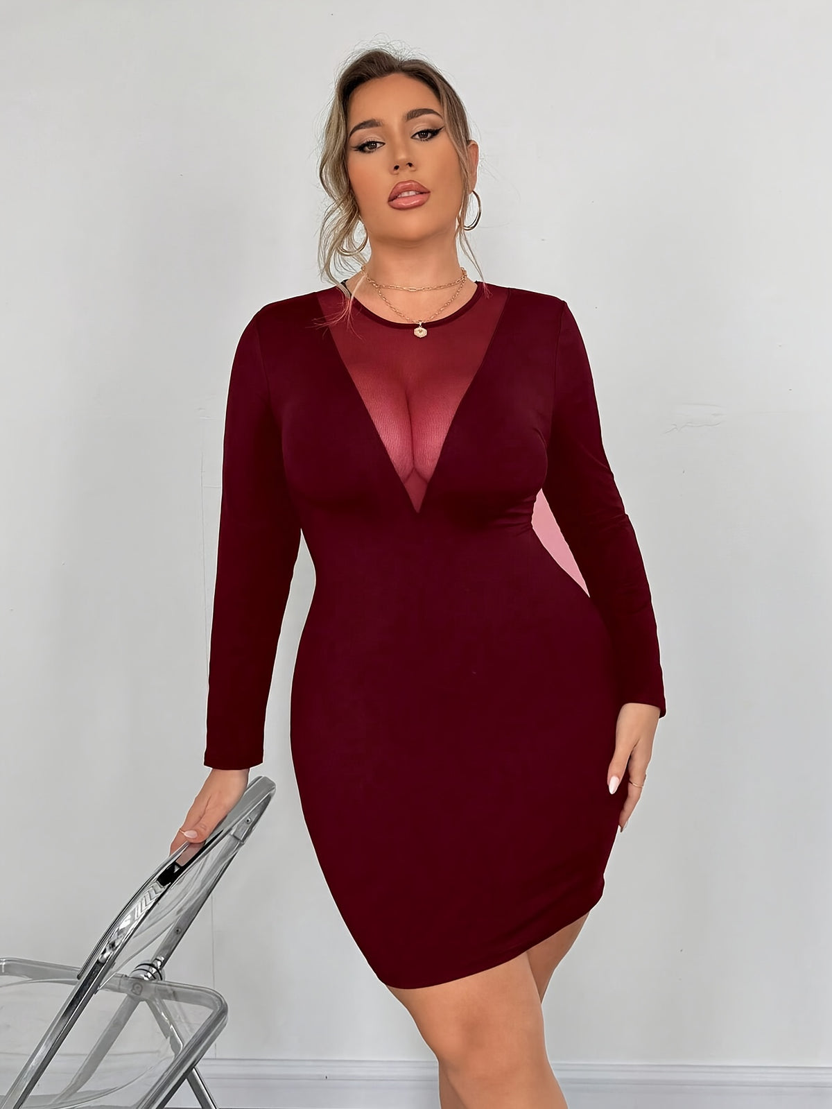 Robe courte grande taille — Moulante noire à insert mesh