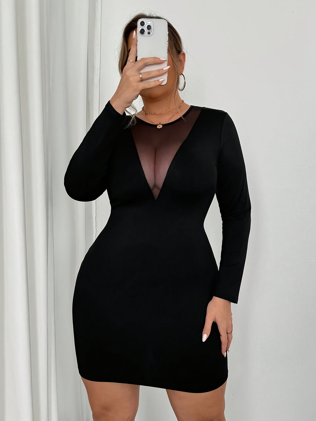 Robe courte grande taille — Moulante noire à insert mesh
