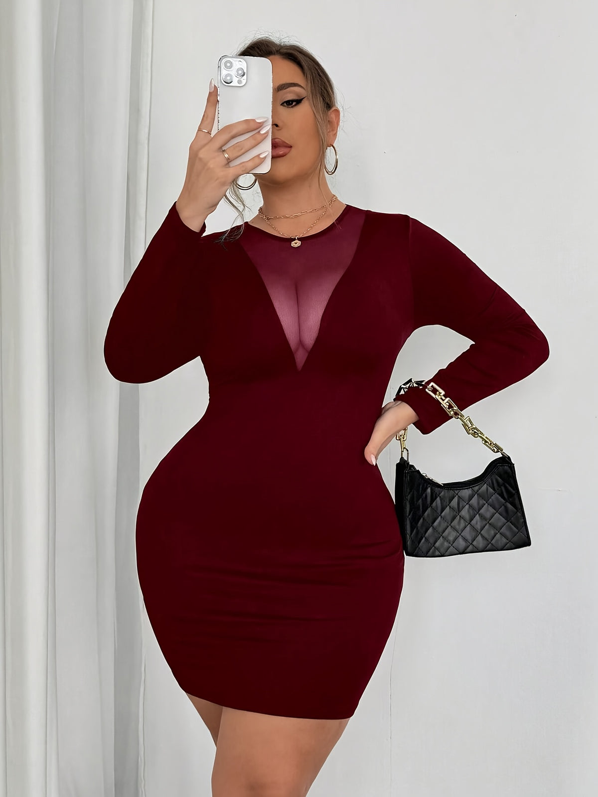 Robe courte grande taille — Moulante noire à insert mesh