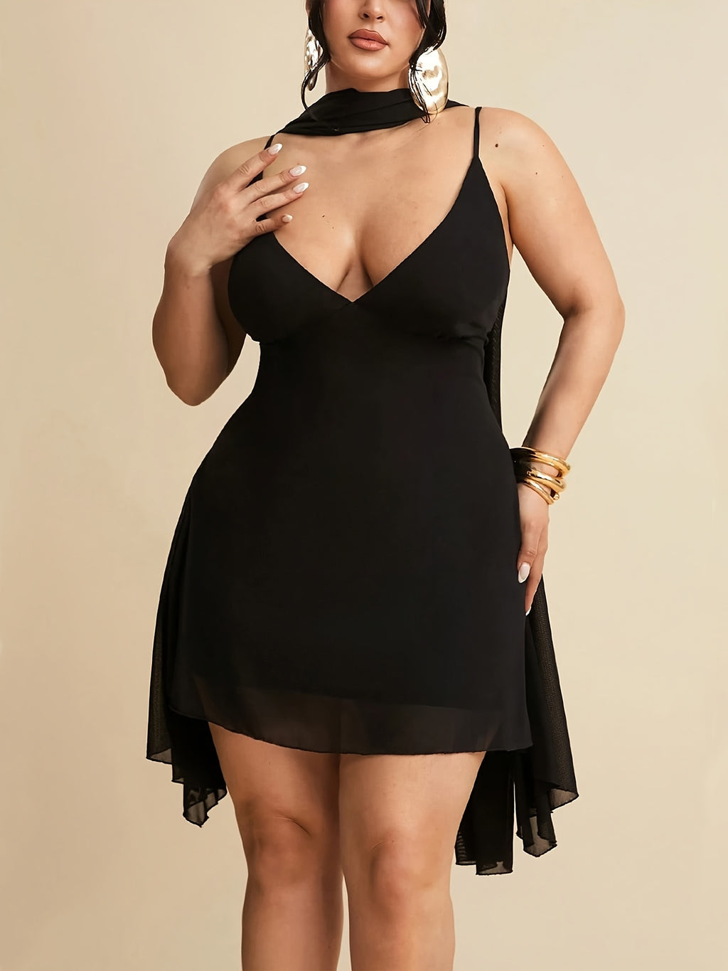 Robe courte grande taille — Mousseline noire à écharpe nouée