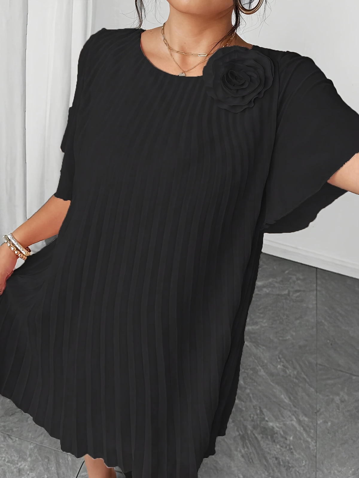 Robe courte grande taille — Mousseline plissée en soleil