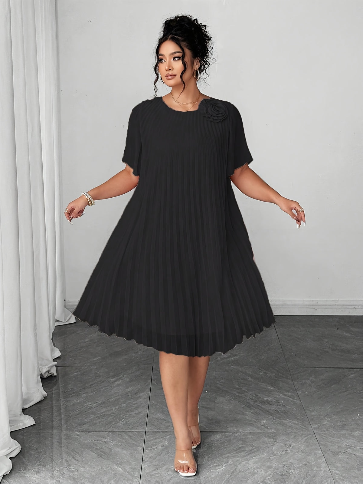 Robe courte grande taille — Mousseline plissée en soleil