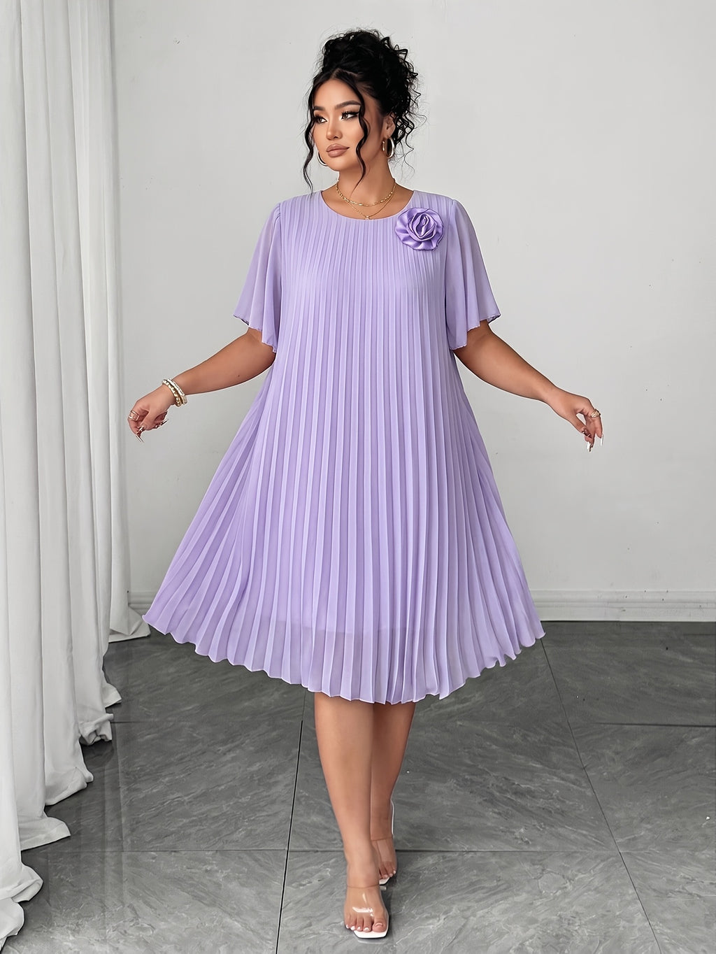 Robe courte grande taille — Mousseline plissée en soleil