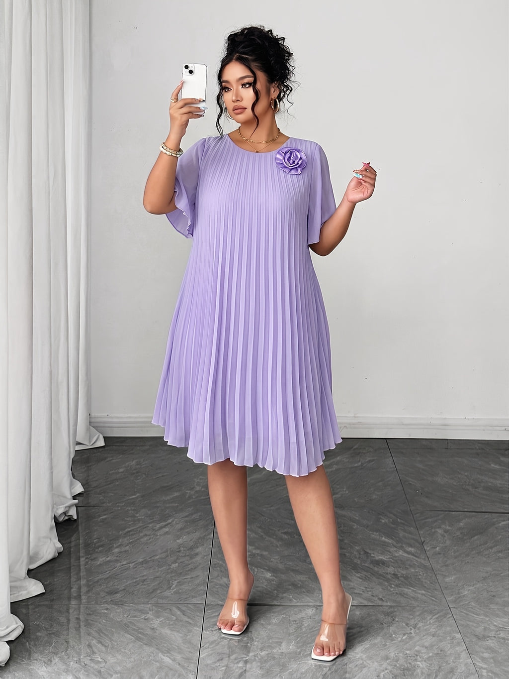 Robe courte grande taille — Mousseline plissée en soleil