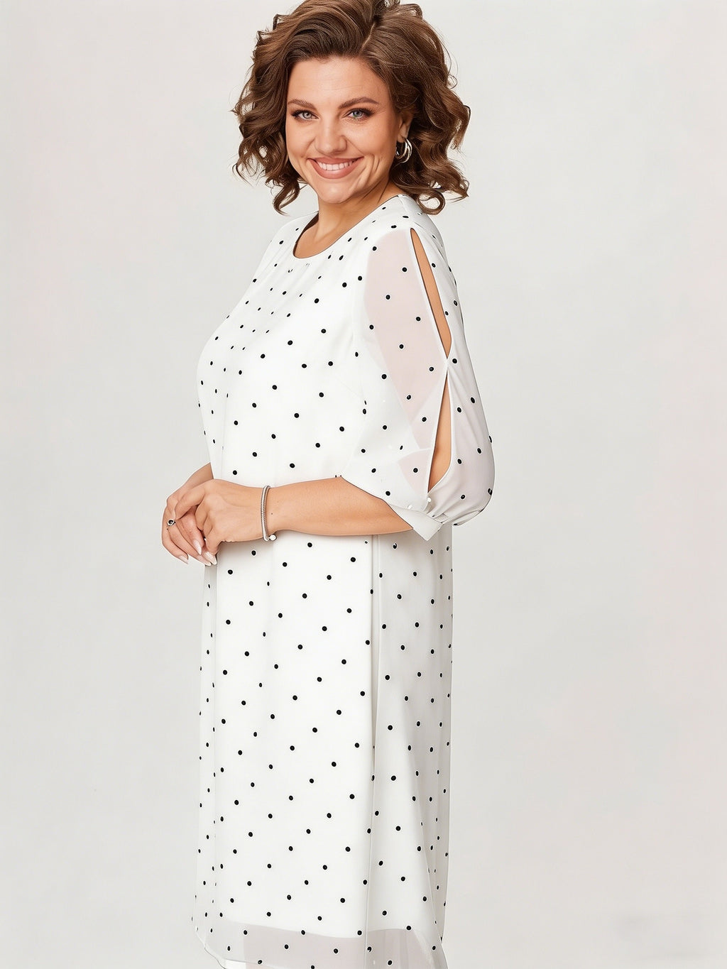 Robe courte grande taille — Voile à pois et manches fendues