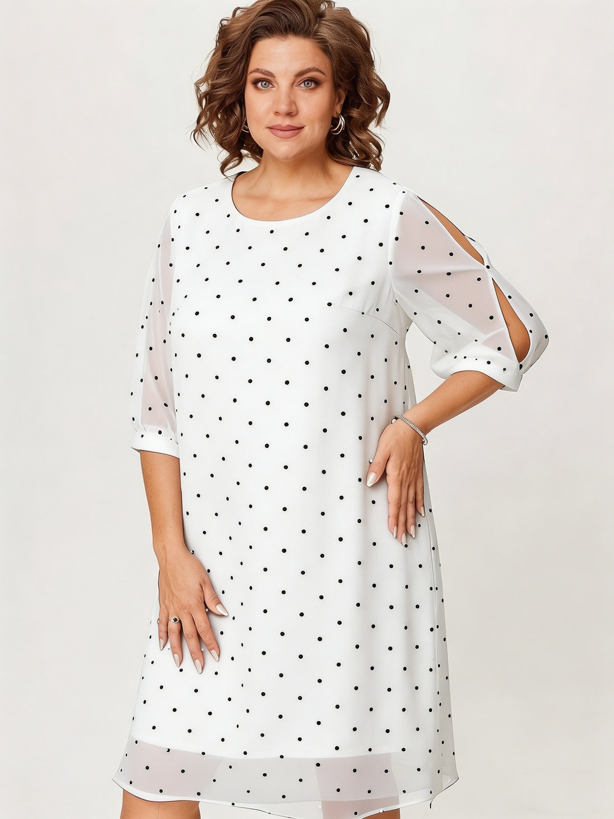 Robe courte grande taille — Voile à pois et manches fendues