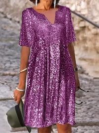 Robe courte grande taille — Sequins mats et col V échancré