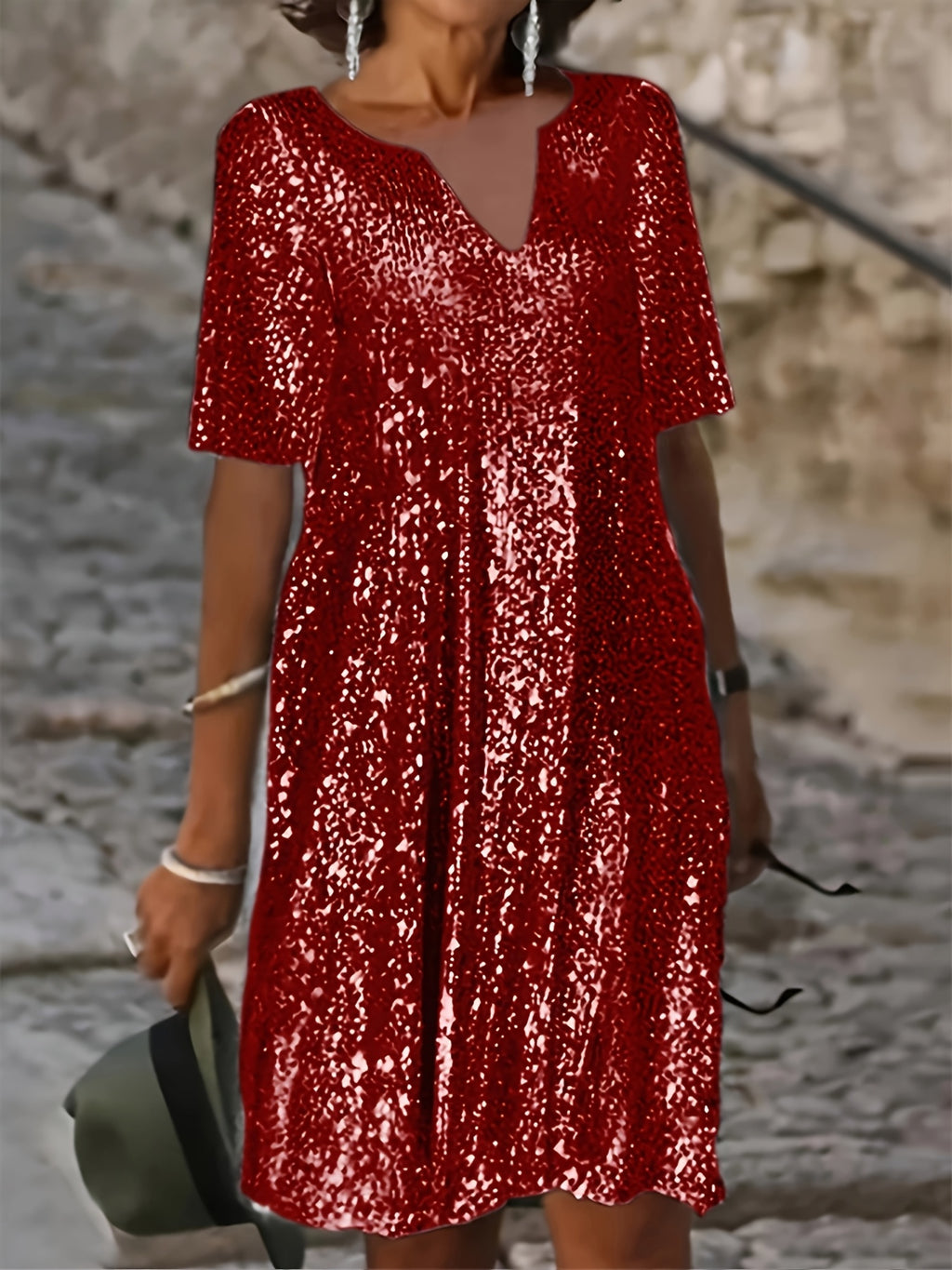 Robe courte grande taille — Sequins mats et col V échancré