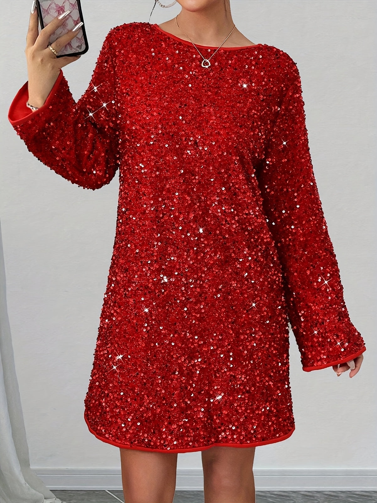 Robe courte grande taille — Sequins rouges et nœud dorsal