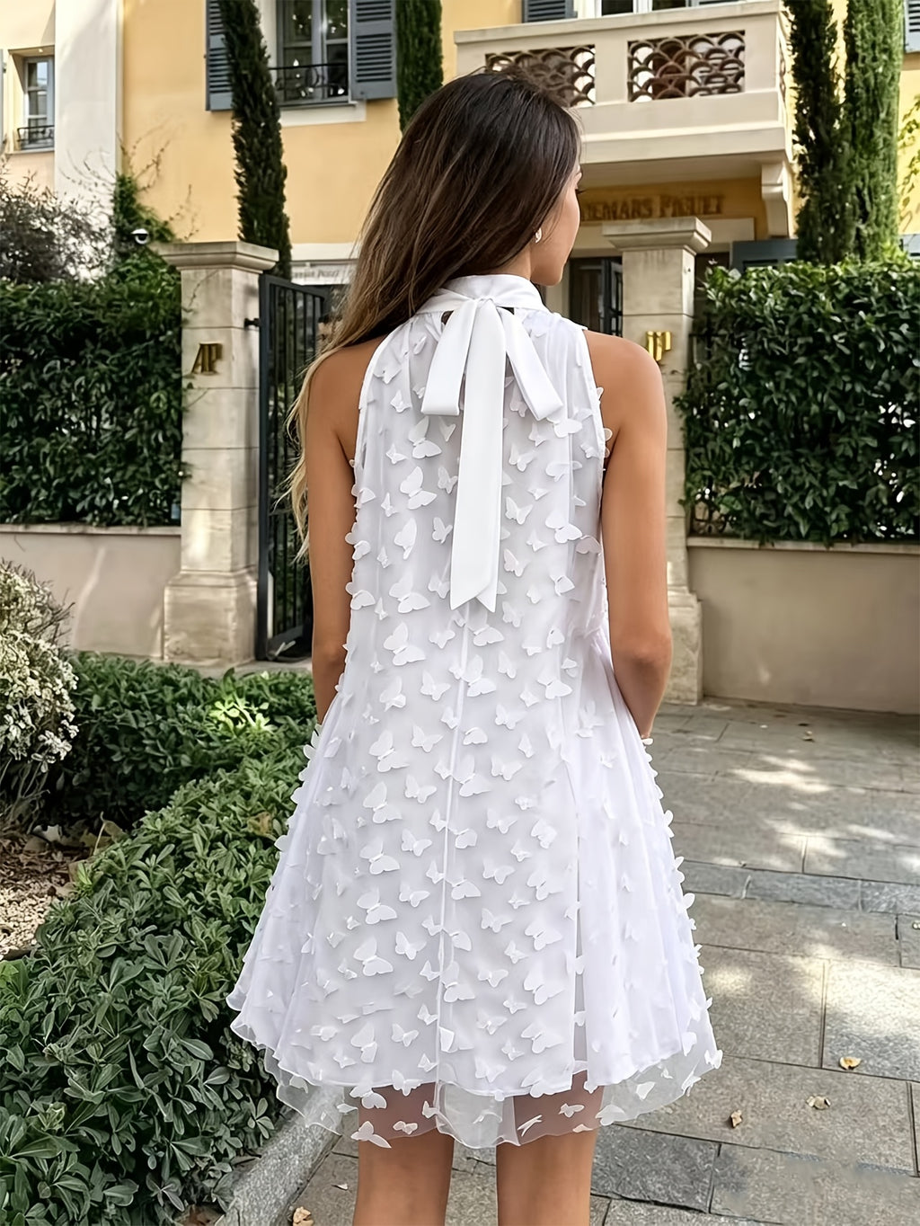 Robe courte grande taille — Tulle blanc à papillons cousus