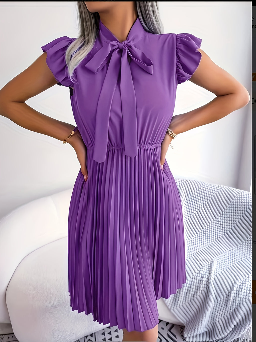 Robe courte grande taille — Plissé soleil et nœud lavallière