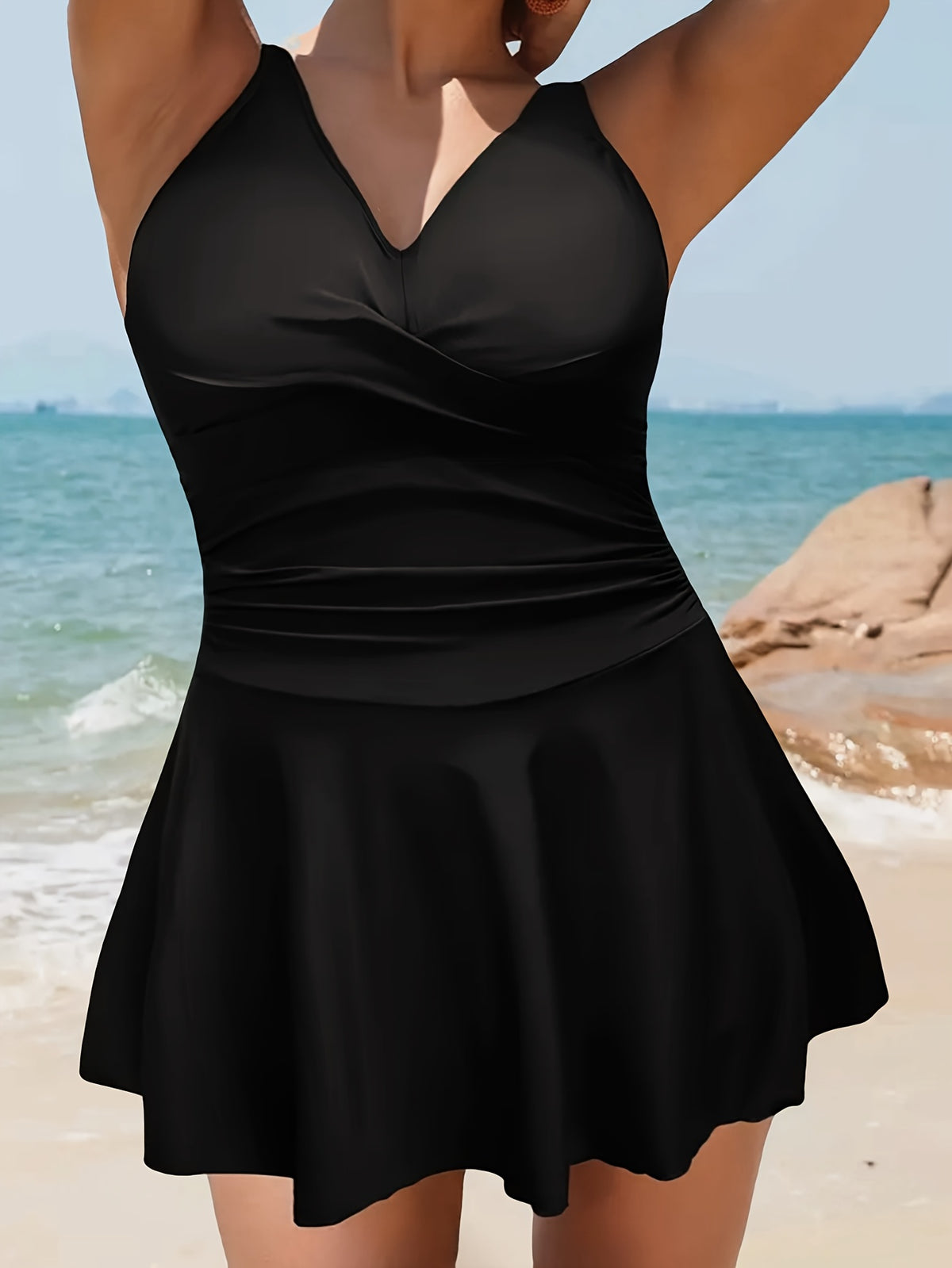 Robe de bain grande taille — Décolleté croisé et jupe évasée