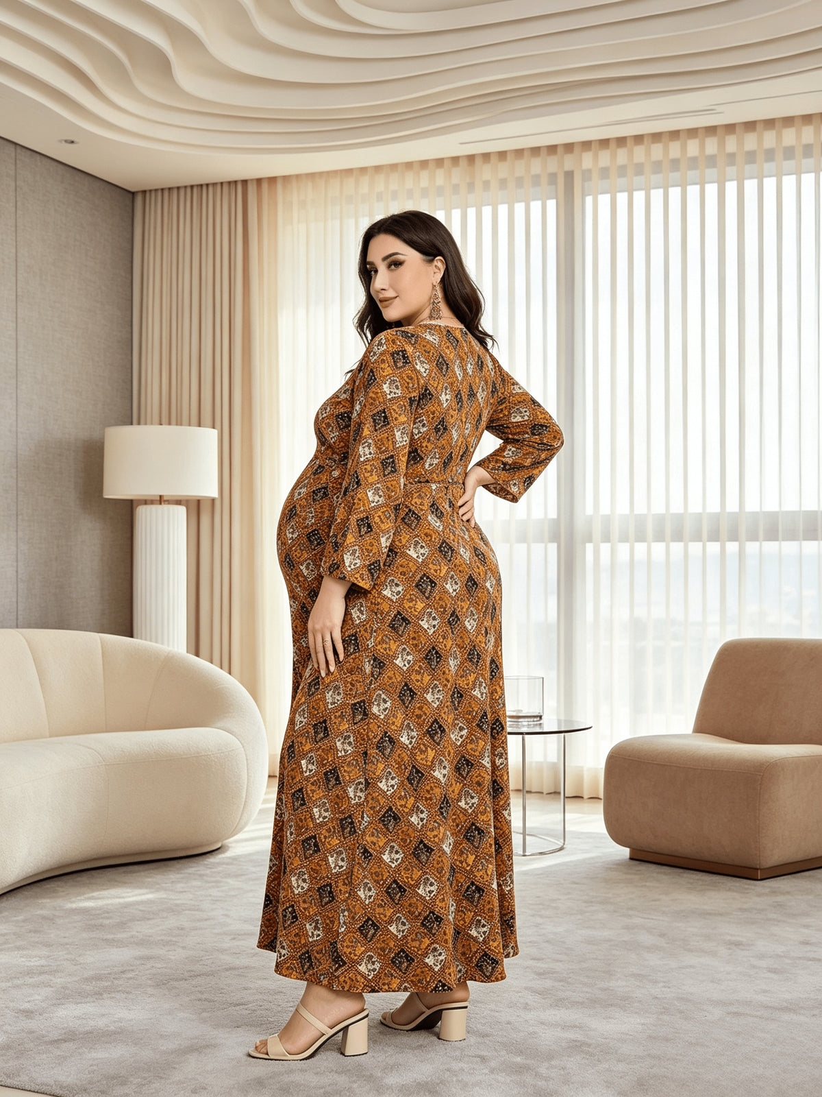 Robe de grossesse grande taille — Longue ocre à médaillons