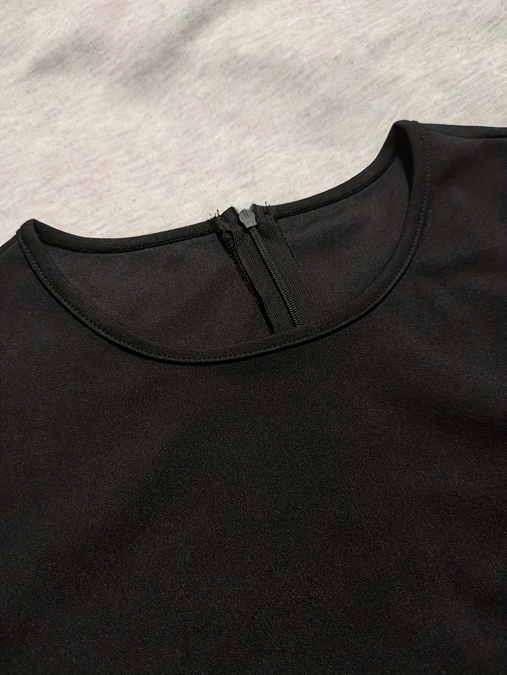 Robe de Noël grande taille — Buste noir et jupe rouge à rennes