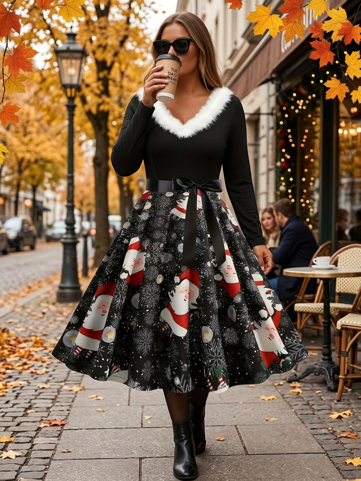 Robe de Noël grande taille — Noire à pères Noël et col duvet