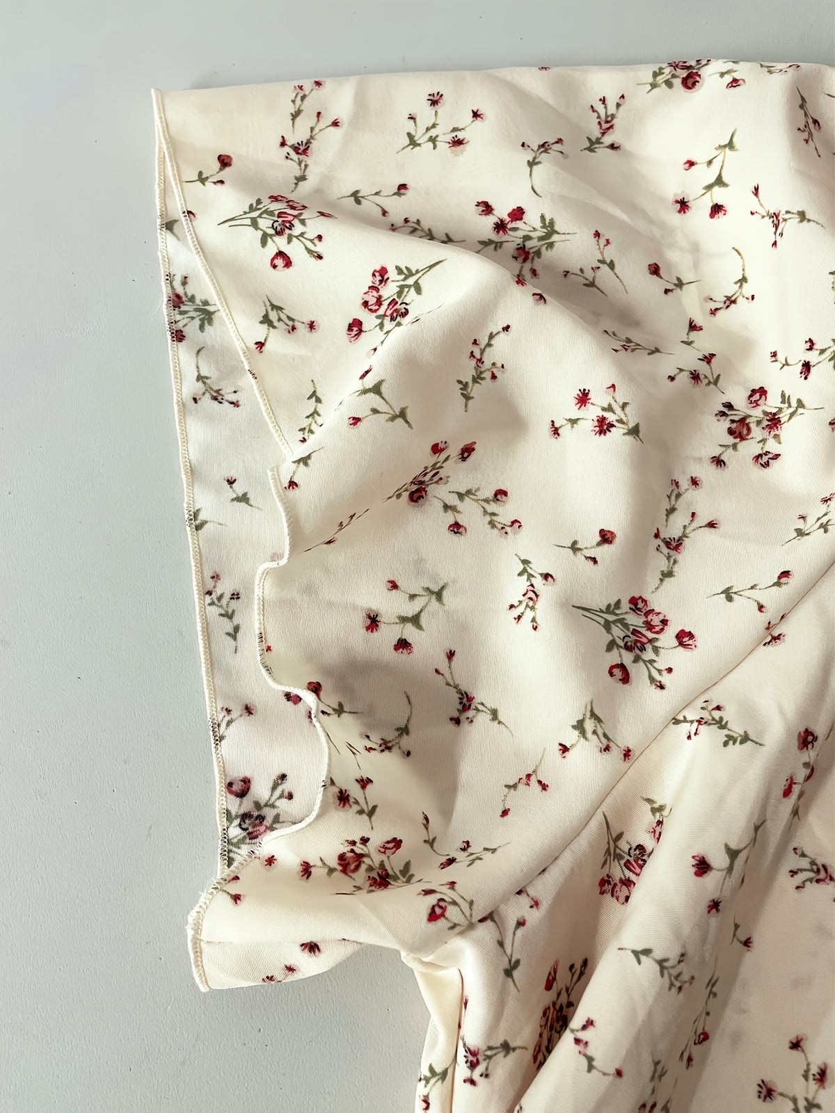 Robe de plage grande taille, fleuri, pan très ouvert