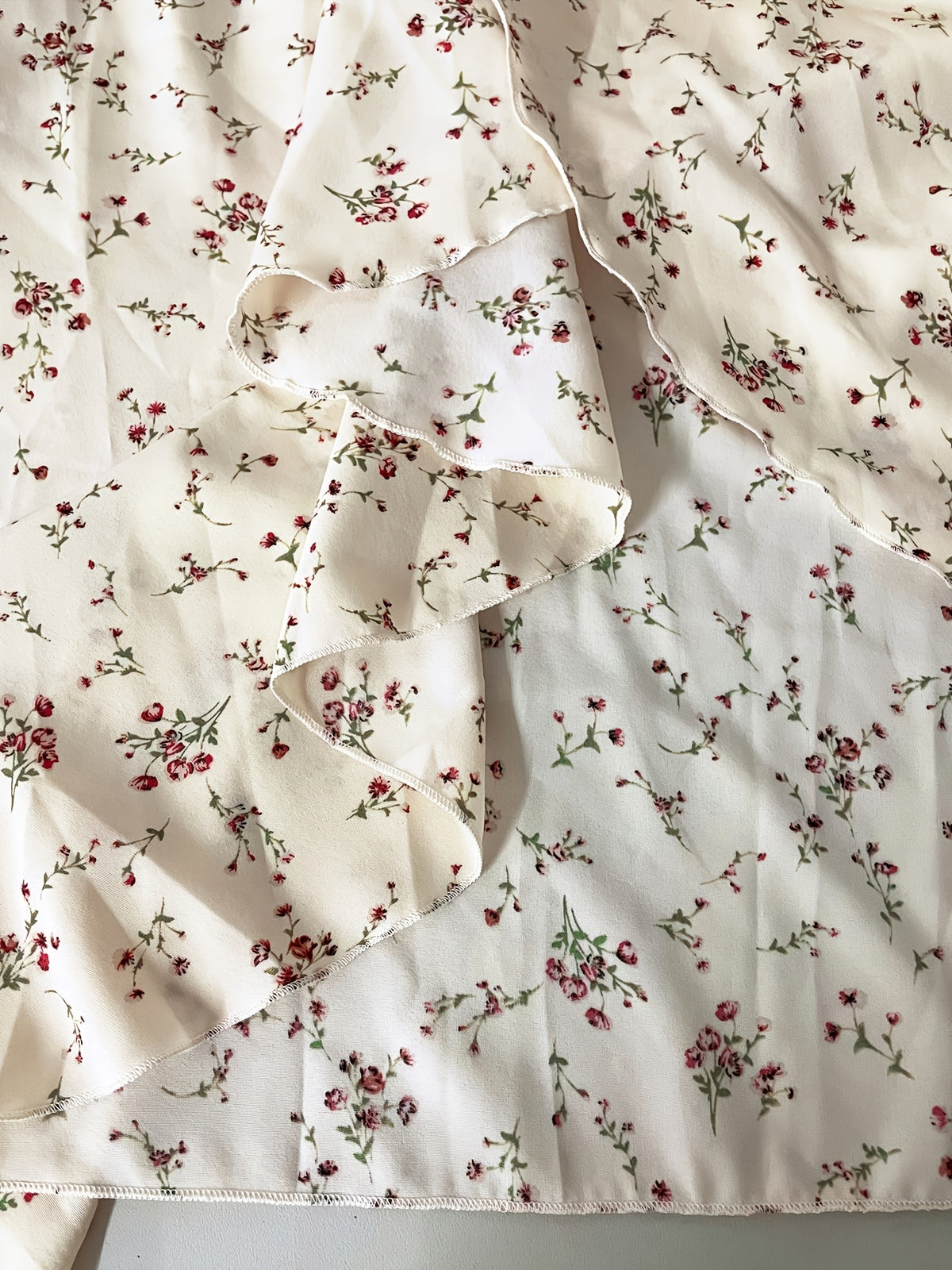 Robe de plage grande taille, fleuri, pan très ouvert