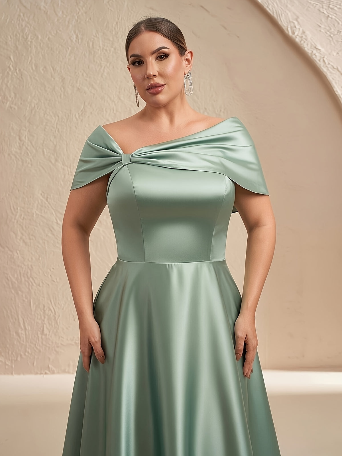 Robe de demoiselle d'honneur grande taille — Satin vert sauge