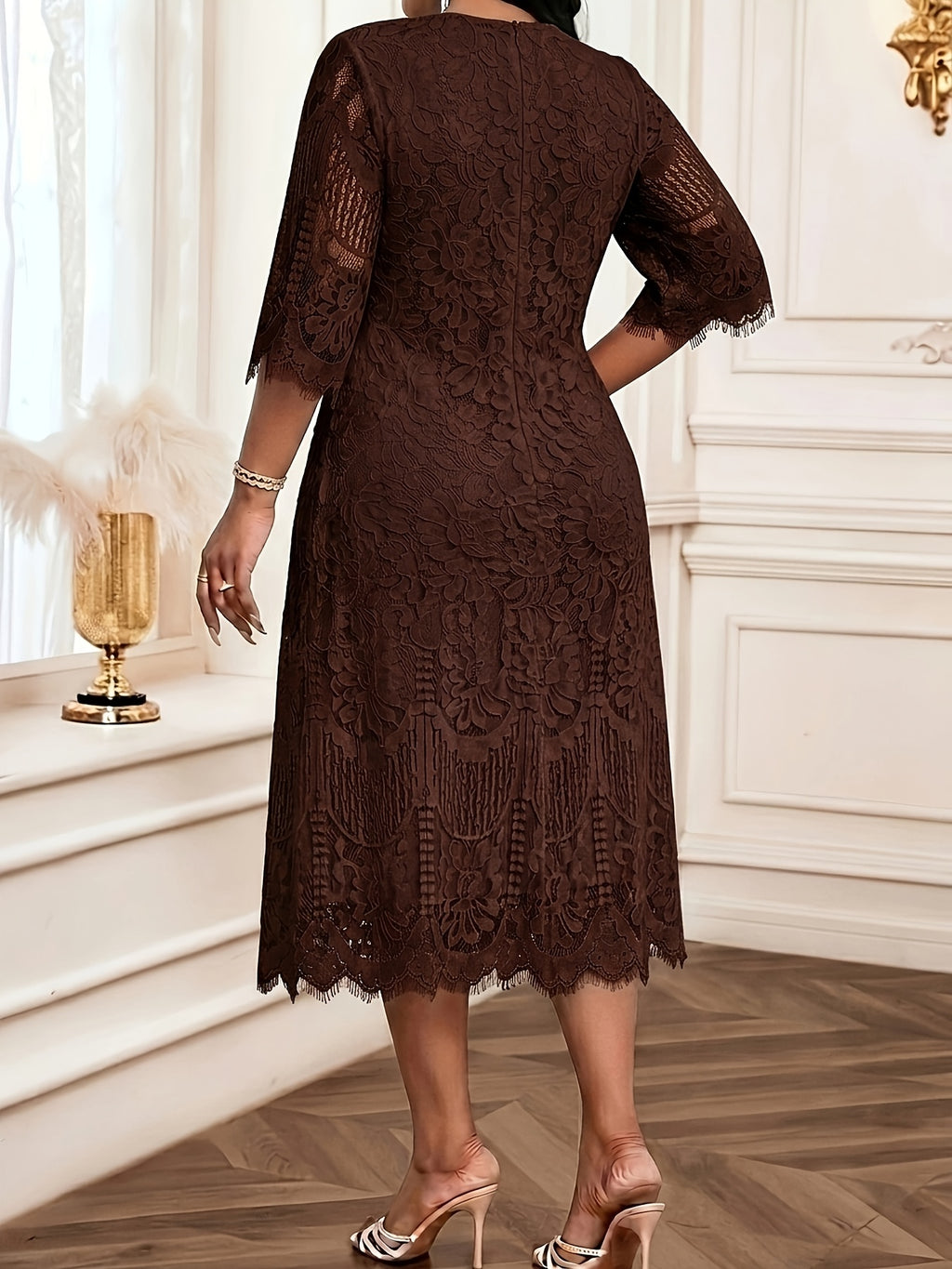 Robe en dentelle grande taille, guipure et ourlet festonné