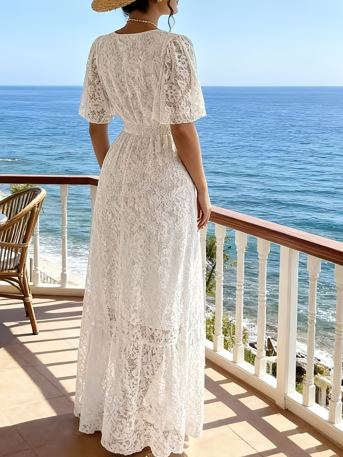 Robe longue en dentelle grande taille — Taille smockée col V