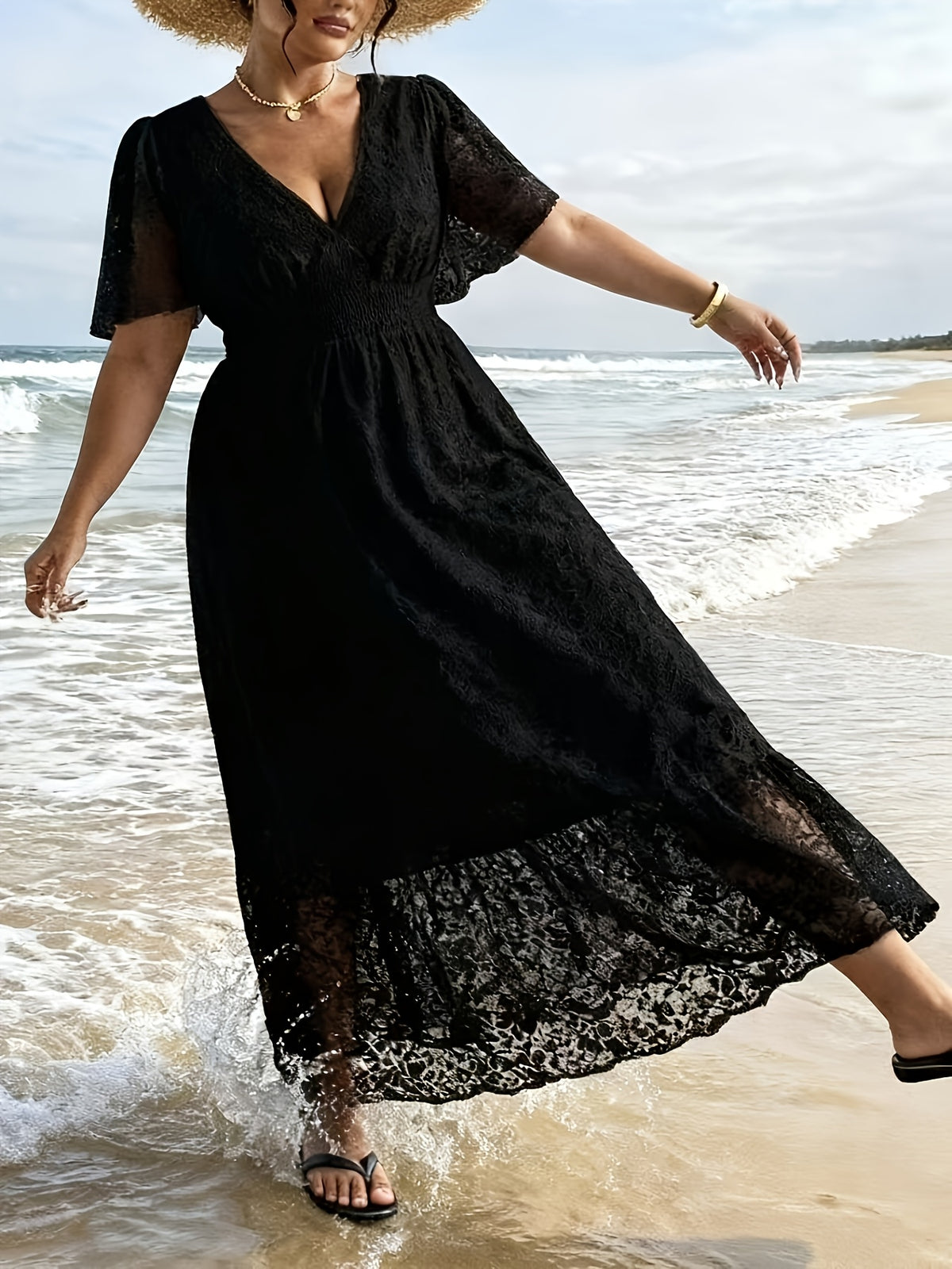 Robe longue en dentelle grande taille — Taille smockée col V