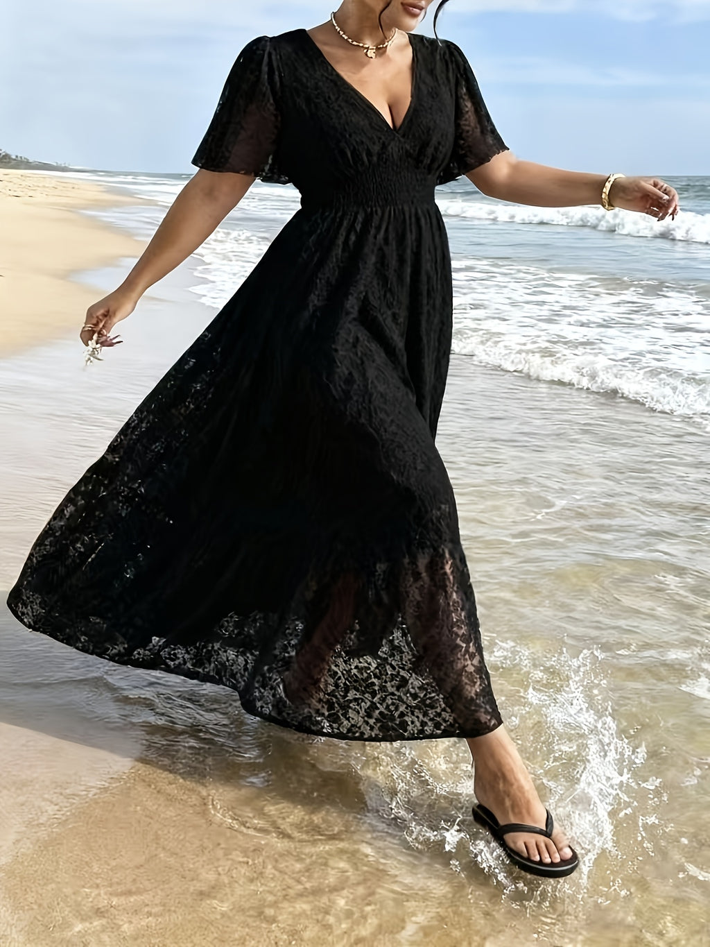 Robe longue en dentelle grande taille — Taille smockée col V