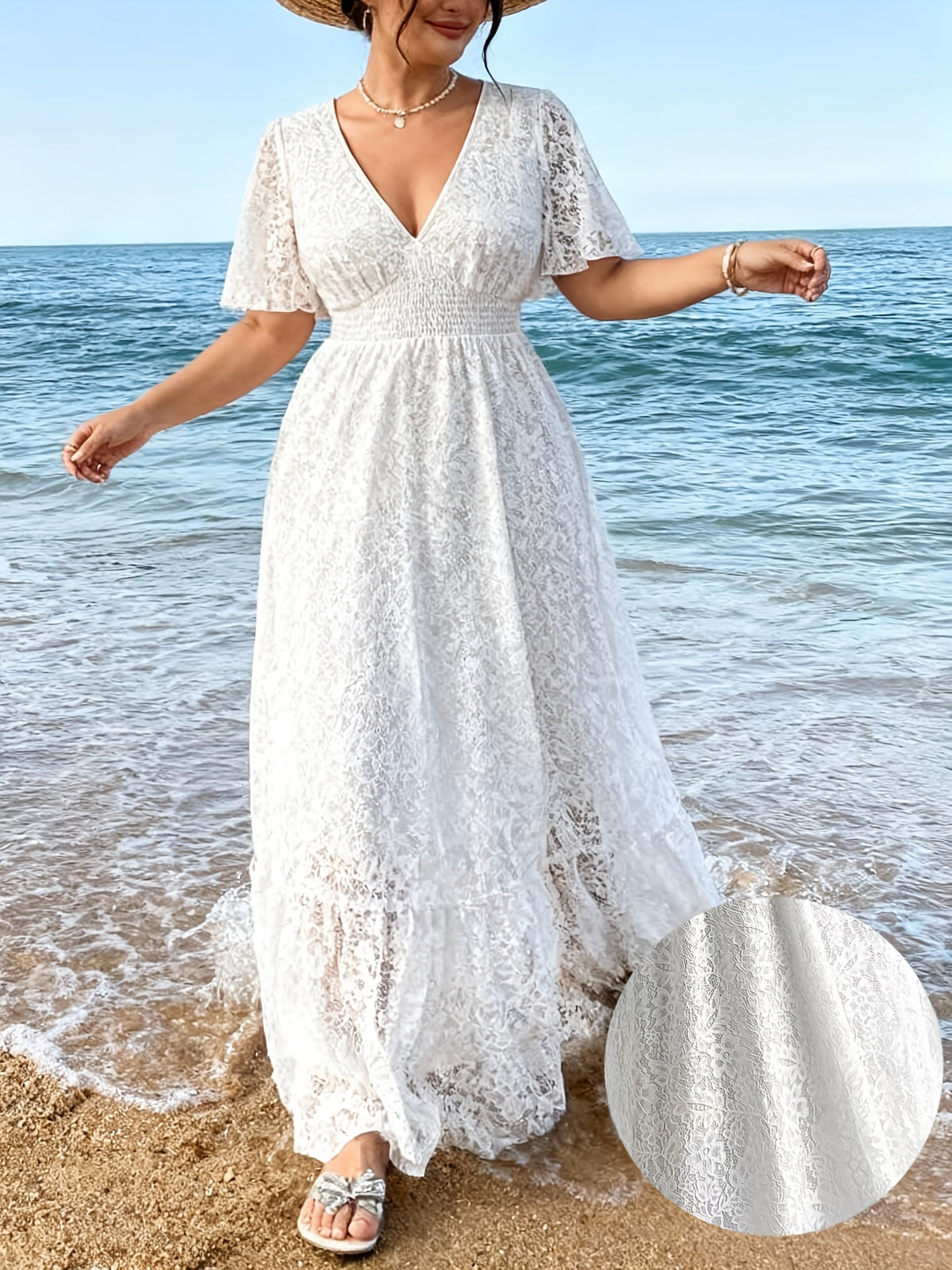 Robe longue en dentelle grande taille — Taille smockée col V