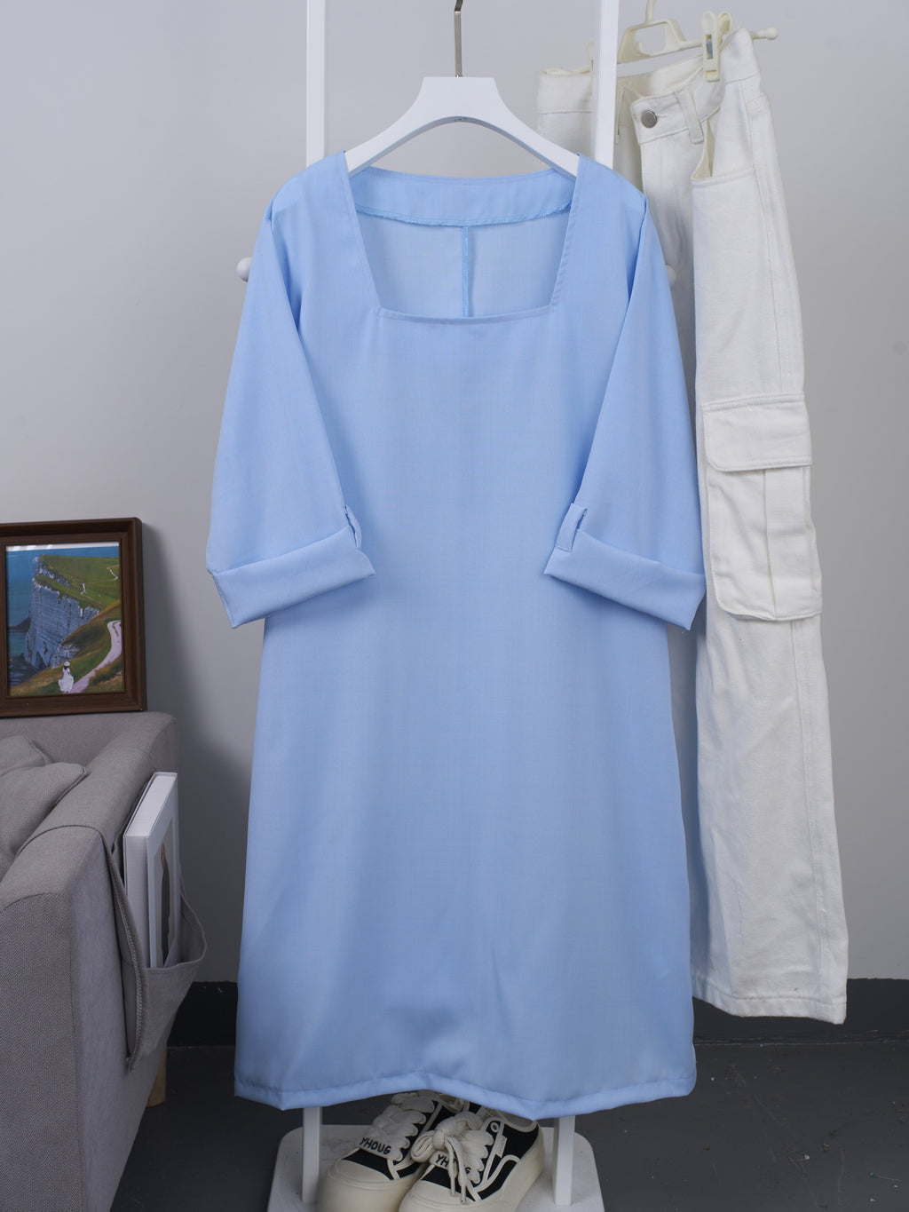 Robe droite grande taille — Bleu ciel et manches à revers