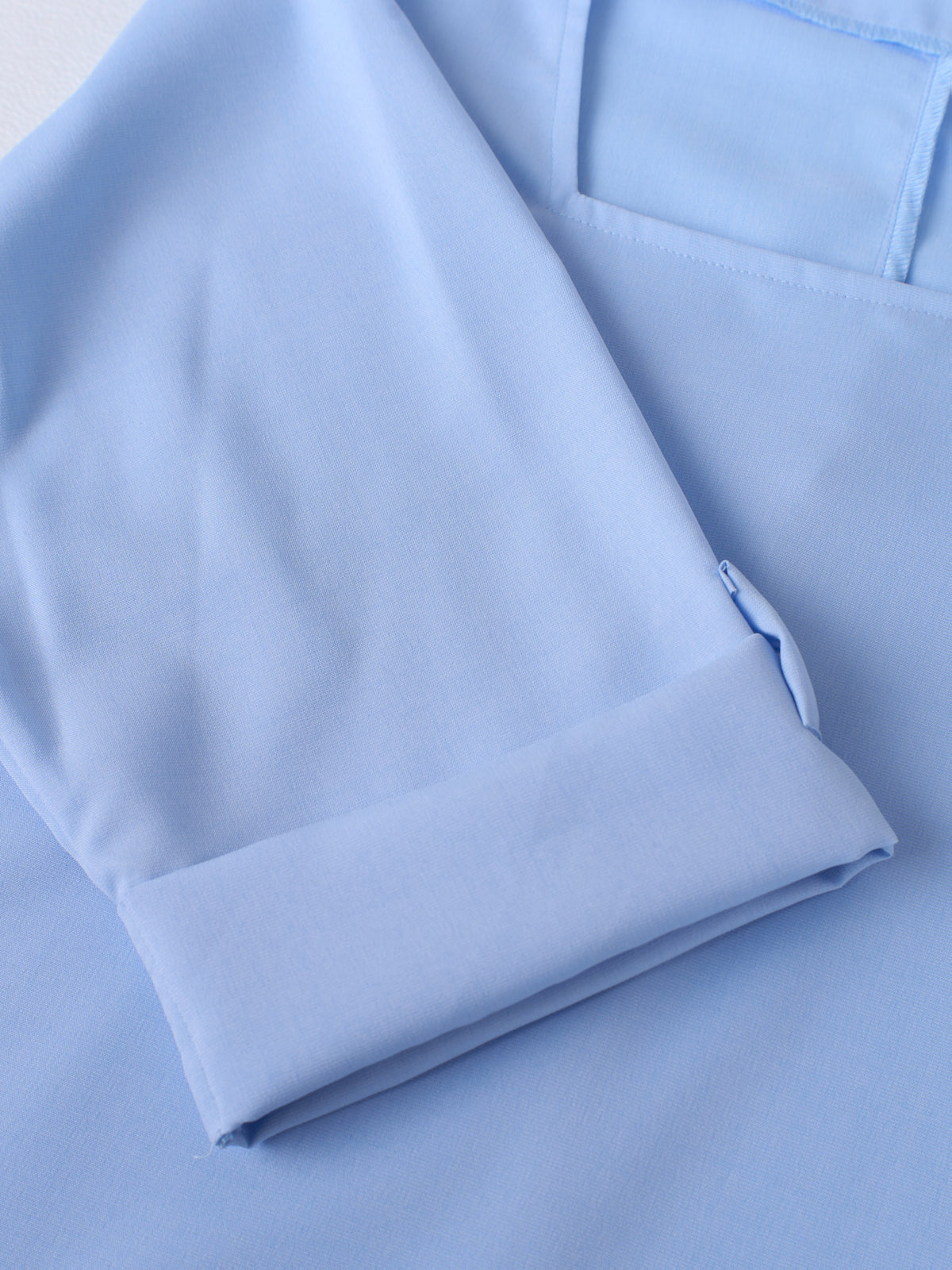 Robe droite grande taille — Bleu ciel et manches à revers