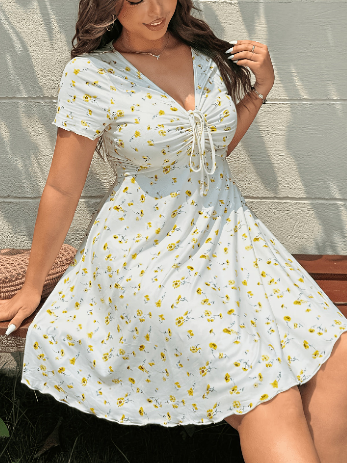 Robe d'été grande taille — Ivoire fleuri et buste à coulisse