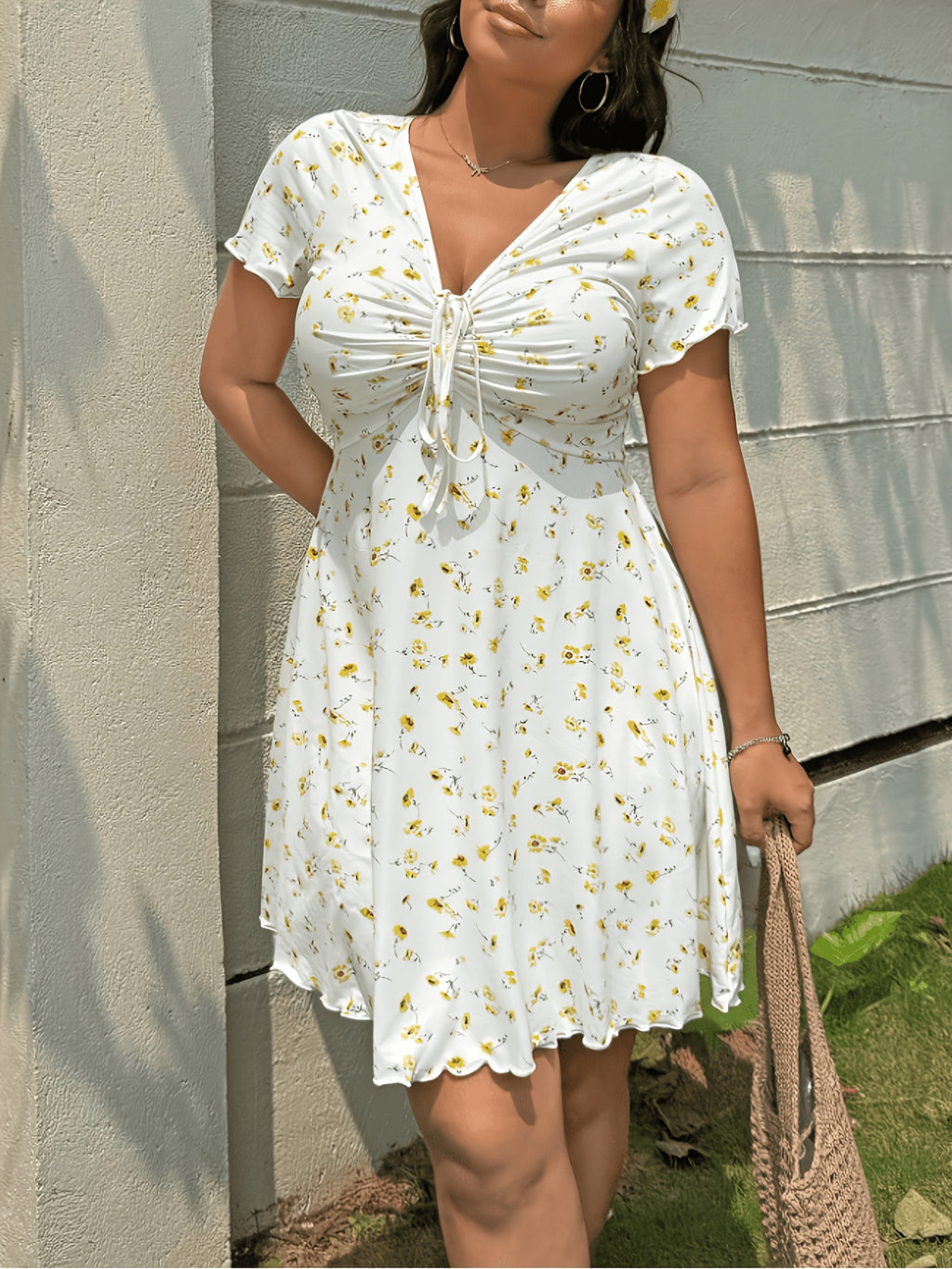 Robe d'été grande taille — Ivoire fleuri et buste à coulisse