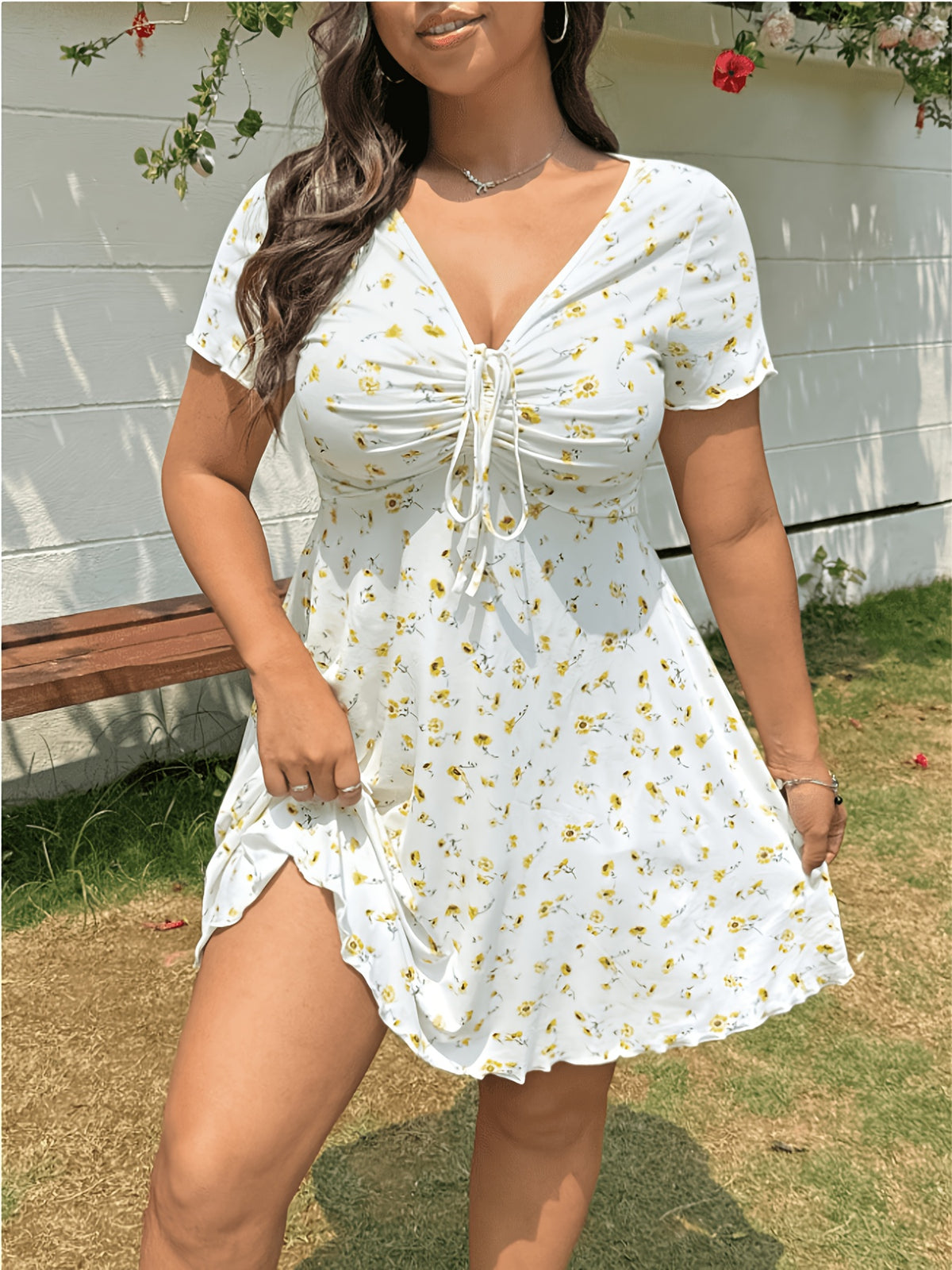 Robe d'été grande taille — Ivoire fleuri et buste à coulisse