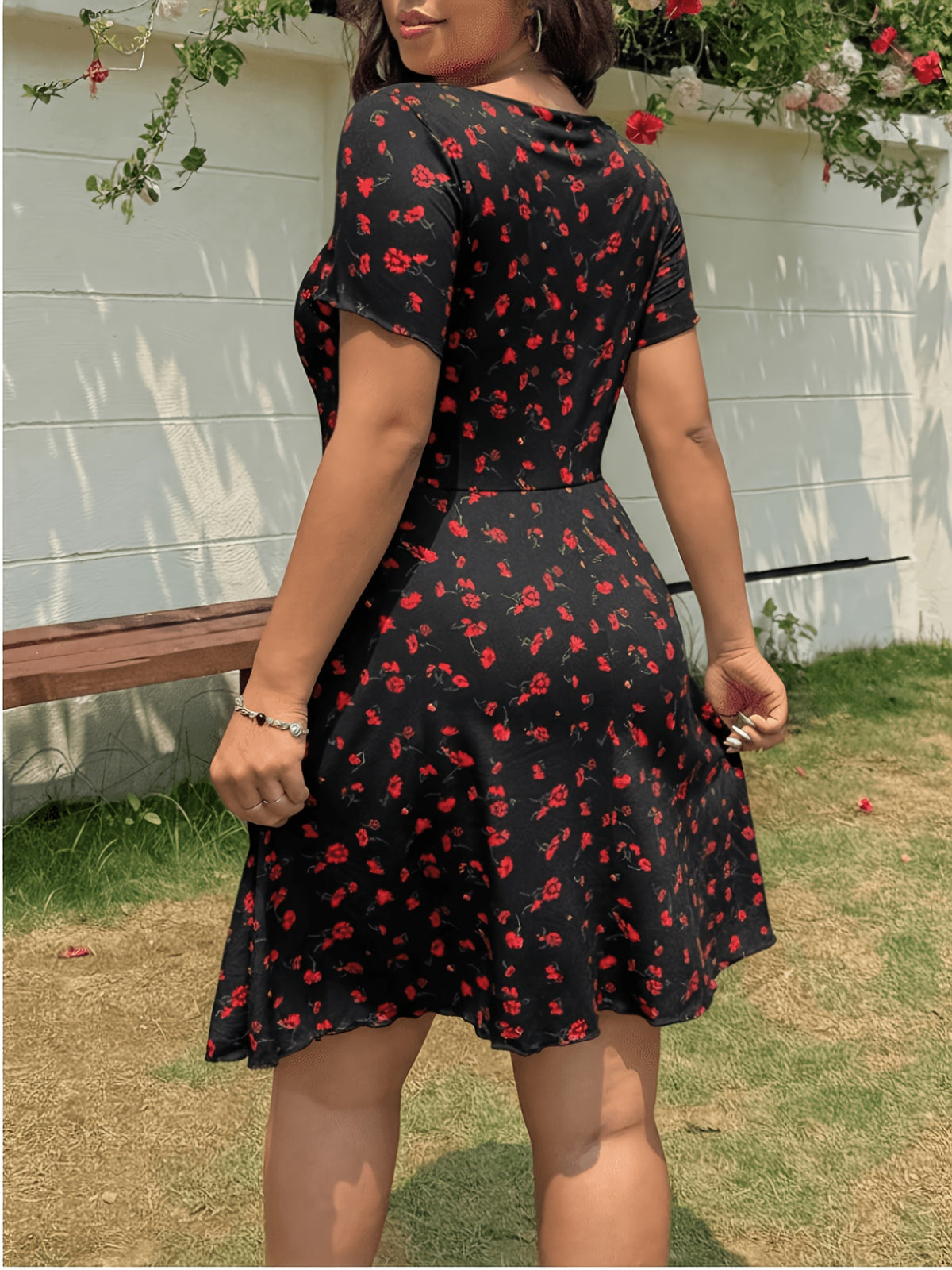 Robe d'été grande taille — Ivoire fleuri et buste à coulisse